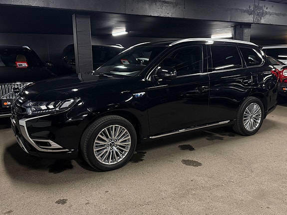 Mitsubishi Outlander 2 of 8