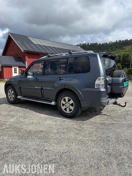 Mitsubishi Pajero 5 of 30