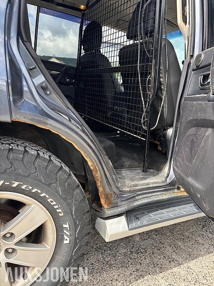 Mitsubishi Pajero 14 of 30