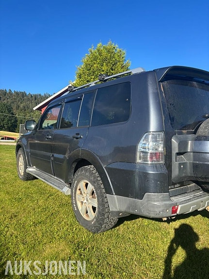 Mitsubishi Pajero 11 of 30