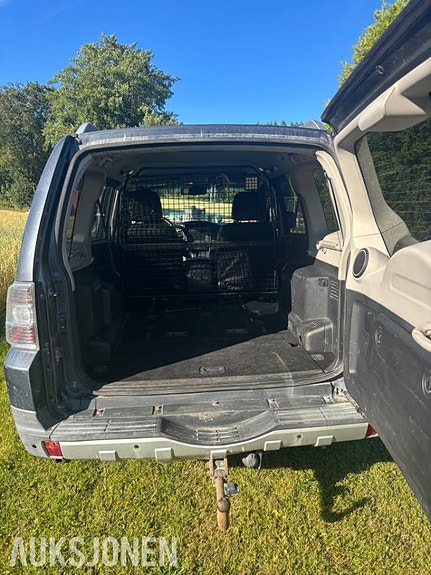 Mitsubishi Pajero 25 of 30