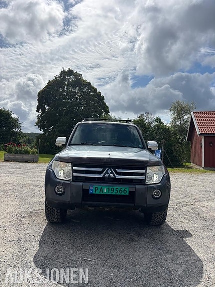 Mitsubishi Pajero 9 of 30