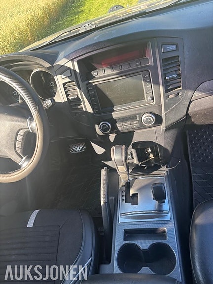 Mitsubishi Pajero 28 of 30