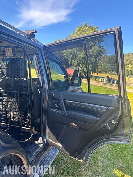 Mitsubishi Pajero 20 of 30