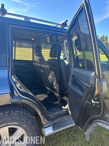 Mitsubishi Pajero 21 of 30