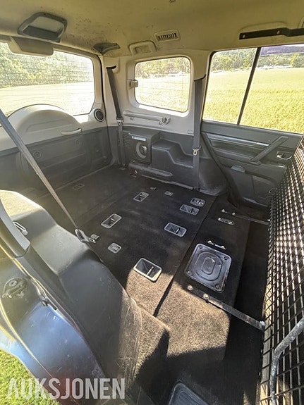 Mitsubishi Pajero 22 of 30