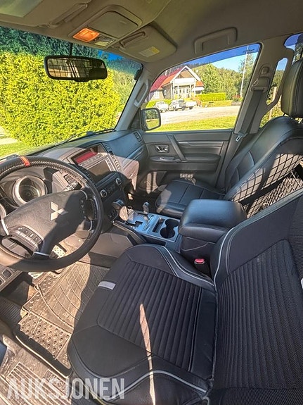Mitsubishi Pajero 29 of 30