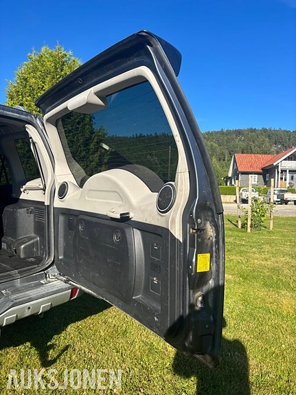 Mitsubishi Pajero 24 of 30