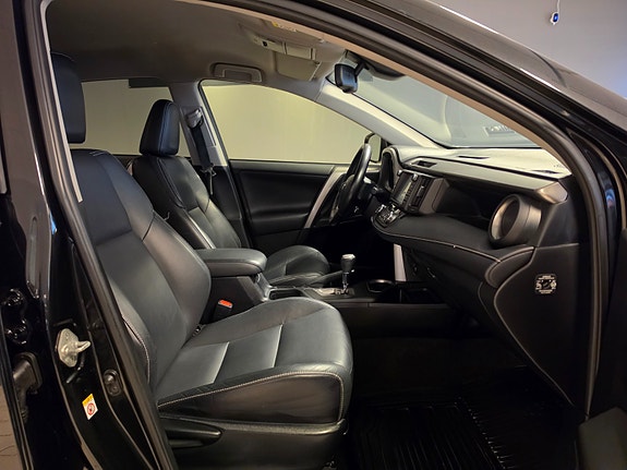 Toyota RAV4 11 of 30