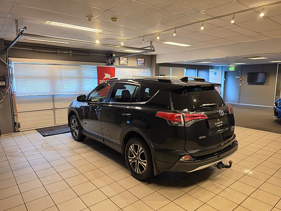 Toyota RAV4 7 of 30