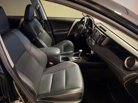 Toyota RAV4 15 of 30