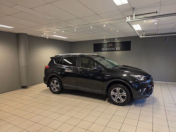 Toyota RAV4 3 of 30