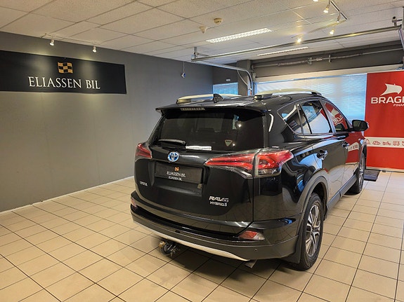 Toyota RAV4 6 of 30