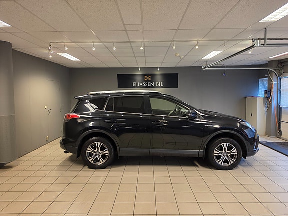 Toyota RAV4 4 of 30