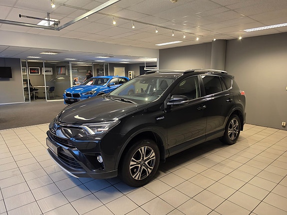 Toyota RAV4 8 of 30