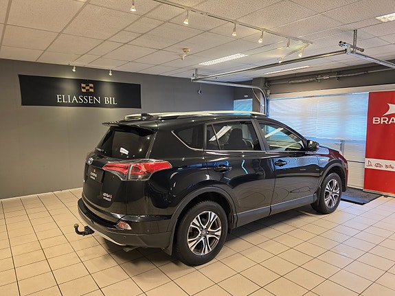 Toyota RAV4 5 of 30