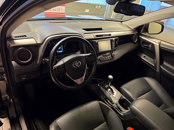 Toyota RAV4 23 of 30