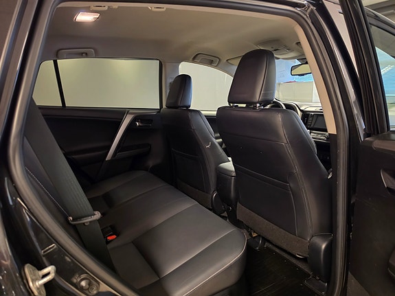 Toyota RAV4 16 of 30