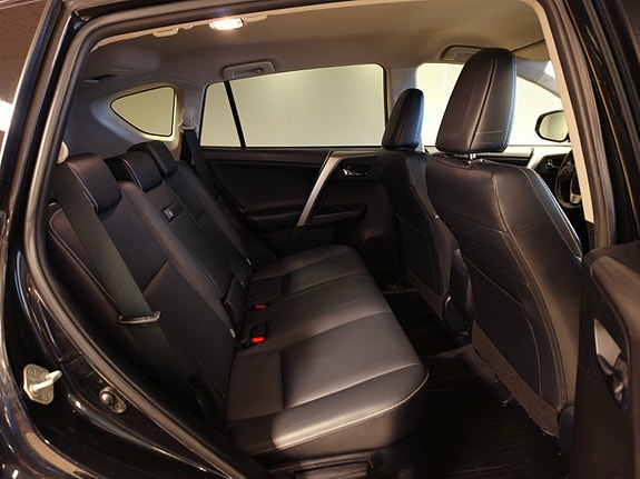 Toyota RAV4 17 of 30