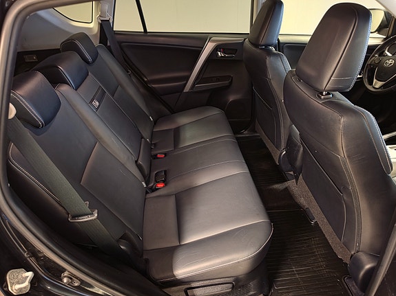 Toyota RAV4 18 of 30