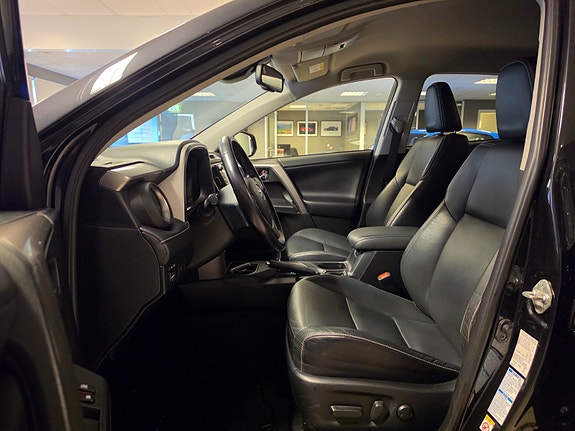 Toyota RAV4 22 of 30