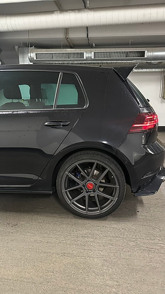 Volkswagen Golf VII 19 of 21