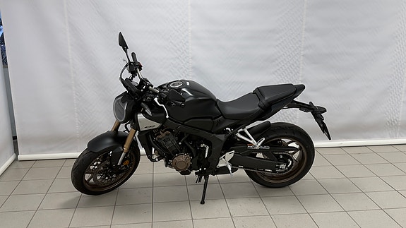 Honda CB 650 R 4 of 6