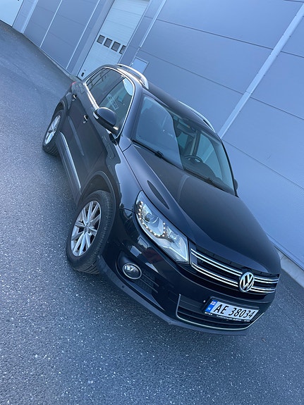 Volkswagen Tiguan 3 of 9