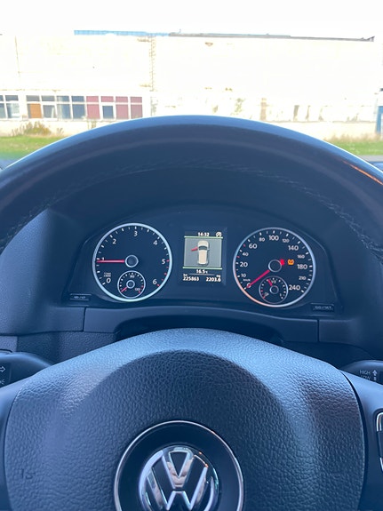 Volkswagen Tiguan 6 of 9
