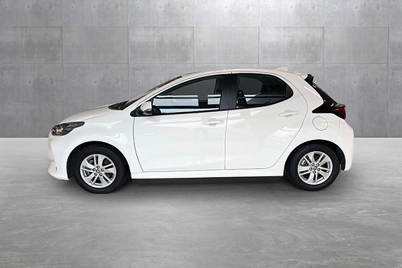 Toyota Yaris 2 of 19