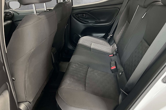 Toyota Yaris 15 of 19