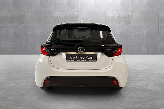 Toyota Yaris 4 of 19