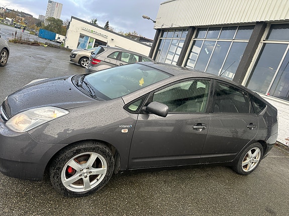 Toyota Prius 3 of 15