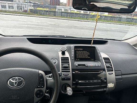 Toyota Prius 8 of 15