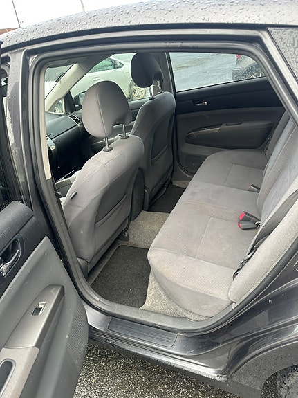 Toyota Prius 6 of 15