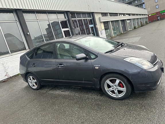 Toyota Prius 2 of 15