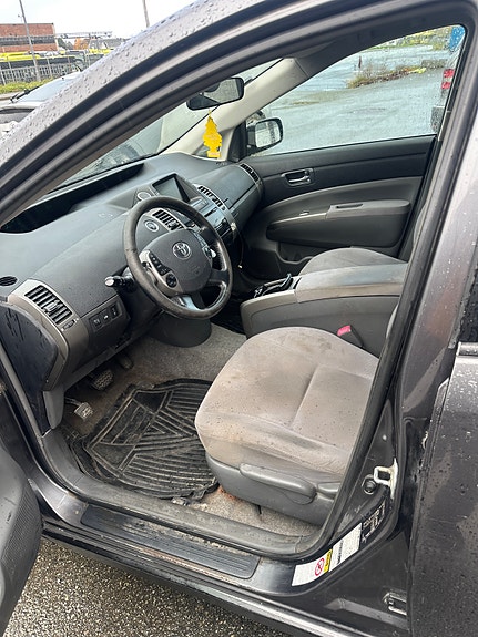 Toyota Prius 5 of 15