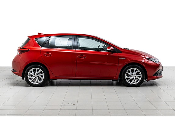 Toyota Auris 5 of 29