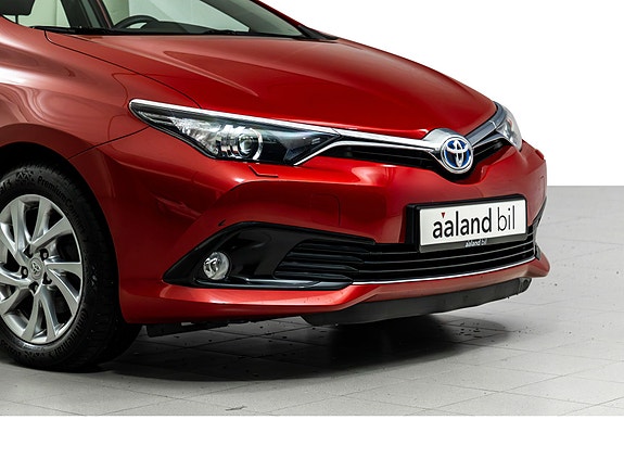 Toyota Auris 2 of 29