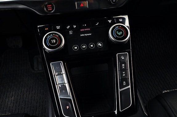Jaguar I-PACE 19 of 25