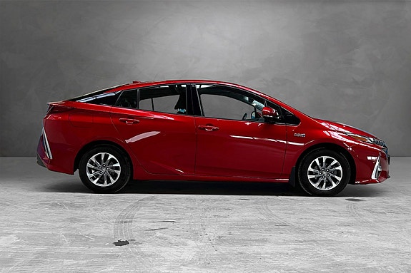 Toyota Prius 8 of 30