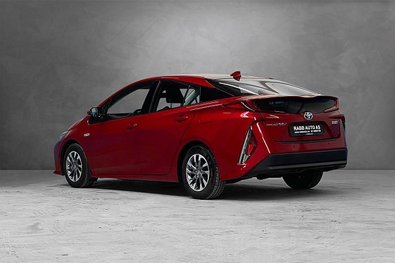 Toyota Prius 12 of 30