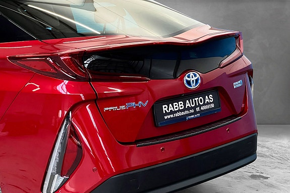Toyota Prius 13 of 30
