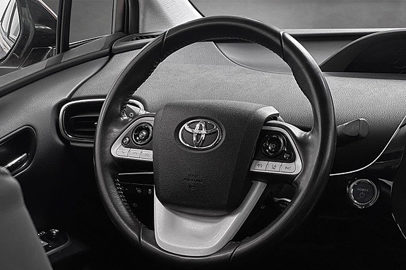 Toyota Prius 21 of 30