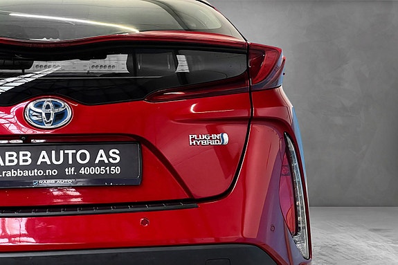 Toyota Prius 11 of 30