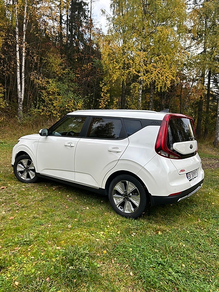 Kia e-Soul 8 of 16