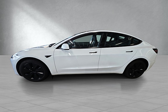 Tesla Model 3 4 of 19