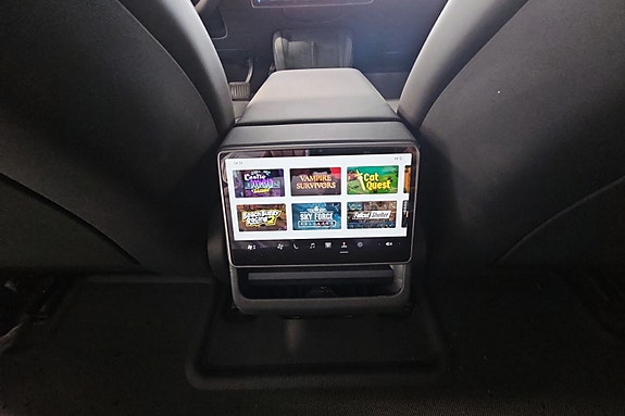Tesla Model 3 13 of 19