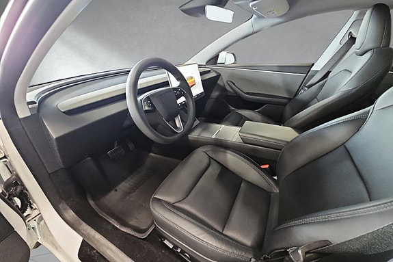 Tesla Model 3 9 of 19