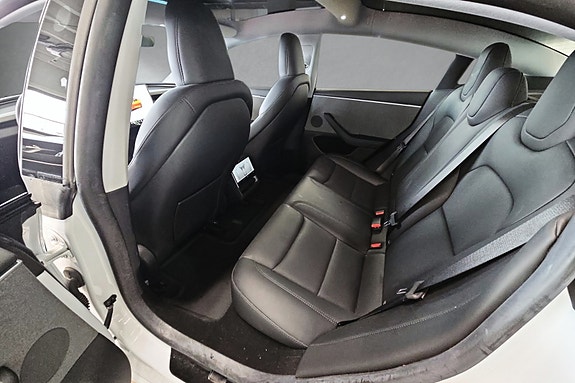 Tesla Model 3 11 of 19